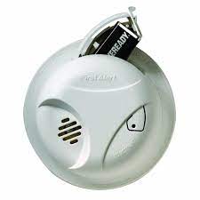 If it was beeping because the battery was low, replacing the battery would stop the beeping. First Alert Sa303cn3 Basic Battery Operated Smoke Alarm First Alert Store