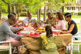 Multi-generation family praying at picnic table, Stock Photo, Photo et  Image Libres de droits. Photo BIM-BLD253682 | agefotostock