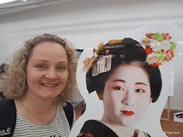 meeting a geisha or maiko in an