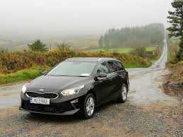 kia ceed sw review changing lanes