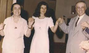 Ditë e shënuar për familjen tonë”, ja çfarë kujton gruaja e djalit të Enver  Hoxhës