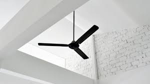 the best fan direction to cool a room