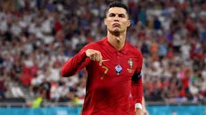 Sep 27, 2018 · the nickname cr7 is a simple combination of ronaldo's initials and his favoured number: Stadionsprecher Beleidigt Mutter Von Cristiano Ronaldo Und Muss Strafe Zahlen Stern De