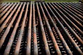 how to clean rusty grill grates and