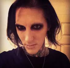 chris motionless without eyebrows pop