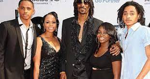According to our records, he has 4 children. Snoop Dogg Discover His Wife Shante Broadus And His 4 Children Afroculture Net