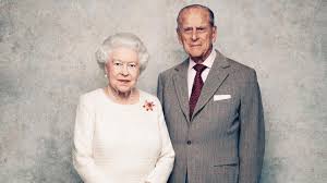 Prince philip, the duke of edinburgh, husband of queen elizabeth ii, father of prince charles and patriarch of a turbulent royal family that he sought to ensure would not be britain's last, died on friday at windsor castle in england. 70 Hochzeitstag Die Queen Und Prinz Philip Stellen Verlobungsfoto Nach