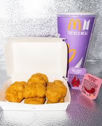 The bts mcdonald's meal has at last, reached singapore and we can already hear the army screaming for it. Cavlpv9oirucsm