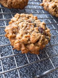 crispy and chewy oatmeal cookies