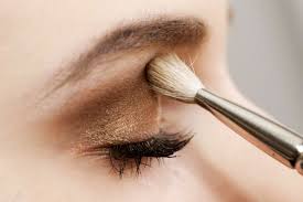 10 toxic chemicals to avoid in eye makeup