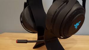 The man o'war is razer's only wireless gaming headset, producing virtual 7.1 surround sound with a rated battery life of 14 to 20 hours. Razer Man O War Review This Pillowy Headset Is Almost As Mighty As Its Name Pcworld