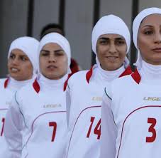 Ich denke, es ist diskriminierung. Fussball Iranische Nationalspielerinnen Als Manner Entlarvt Welt