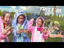 Grab weapons to do others in and supplies to bolster your chances of survival. Jugamos Al Free Fire Disfrazados Con Mis Hermanas Epico Youtube