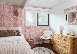 decorate with pink in the bedroom