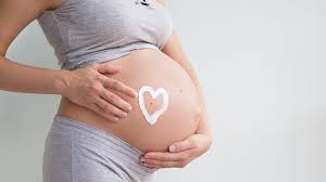 Schwangerschaftsstreifen können sich an oberarmen, oberschenkel, po und besonders an bauch und brüsten zeigen. Die Beste Creme Gegen Schwangerschaftsstreifen Wearemoms De