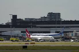 qantas mayday alert flight turnbacks