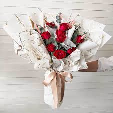 red roses hand bouquet 12 stalks
