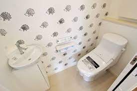 アニマル柄のクロスでおしゃれに トイレ おしゃれ トイレのデザイン トイレのアイデア