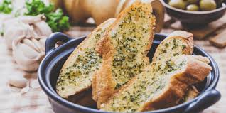 what-do-you-eat-garlic-bread-with