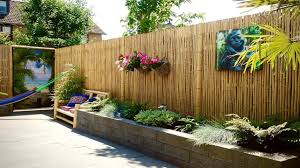 Garden With Amazing Fence Decorative Ideas