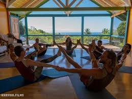 unforgettable yoga retreats in hawaii