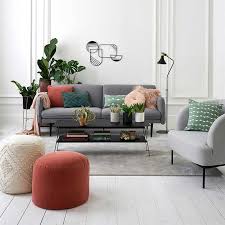 combinar los cojines con un sofá gris