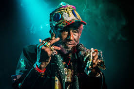 Tributes have been paid to the legendary jamaican singer and music producer lee scratch perry, who has died at the age of 85. Iaofytadet6vfm