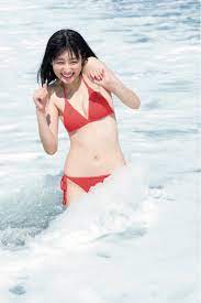 注目の女優・吉川愛、眩しいビキニショットに釘付け 実は人生初の海水浴 - モデルプレス