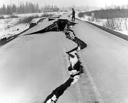 Tsunami warnings were lifted for parts of alaska after a monster of an earthquake rocked its peninsula early thursday. N 39yoqorrasim