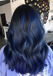 Before you dye your hair blue, it is important to lighten it as much as possible so that the dye will take. Pin Di Hair