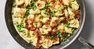 https://www.nytimes.com/2024/04/15/dining/one-pot-tortellini-with-prosciutto-and-peas-is-for-friends.html gambar png