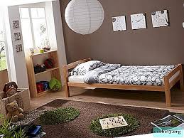 Дървените единични легла са идеалният избор за малка стая, спестявайки място. Edinichno Drveno Leglo Preporki Za Podbor Interiort
