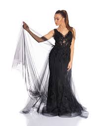 Втора употреба s дълга черен дълга, черна бална рокля с ръчно. Abiturientska Roklya 2068 Rosha Balni I Abiturientski Rokli