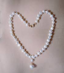 Strand of pearls (artificial is fine) 9bi3lcratsvfem