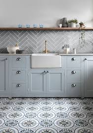 Kitchen Style And Complementary Tiles