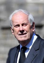 They are the lifetime collection of broadcaster gyles brandreth and his wife, michele brown. Gyles Brandreth Says Younger Royals Should Keep Quiet And Be Like Prince Philip Aktuelle Boulevard Nachrichten Und Fotogalerien Zu Stars Sternchen