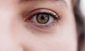 what causes dry eyelids how to treat