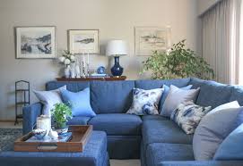 decorate a sectional with throw pillows