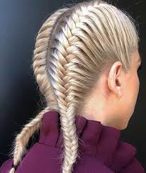 So basically you're going from left to right, underneath your middle piece and you're grabbing from side to side. 30 Best Braided Hairstyles For Women In 2020 The Trend Spotter