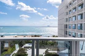 Kyero ist das immobilienportal für spanien, mit mehr als 200.000 immobilien von führenden spanischen immobilienmaklern. Miami Beach Villen Und Luxusimmobilien Zu Verkaufen Renommierte Apartments In Miami Beach Luxuryestate Com