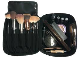 travel makeup bag to an