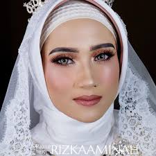 8 jakarta bridal makeup artists doing