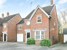 4 bed link detached house in