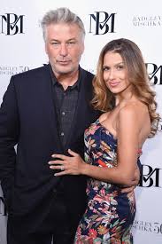 Alec baldwin reacted with fury to commenters who took issue with his and his wife hilaria baldwin's social media announcements about their sixth child. Alec Baldwin Starportrat News Bilder Gala De