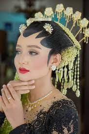 indonesian bride stock photos royalty