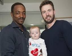 Instead, the real captain america spoke about wanting to live a normal life as a dad. Photos Chris Evans And Anthony Mackie Surprise Kids At Mgh