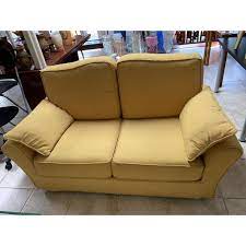 Un divano letto 150 cm può essere elegante tanto quanto i mobili di design, senza sacrificare la funzionalità. Divano Letto Mat Giallo 150x80 Mercatino Dell Usato Pontecagnano Faiano