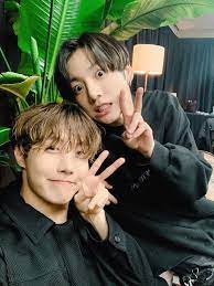 Bts' jungkook was the last member to post his birthday greetings for hobi, but he stunned j hope and army with his twin birthday surprises . On Twitter Bts Jungkook Hoseok Jungkook Selca
