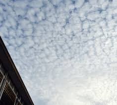 Chmury to obserwowane w atmosferze zbiory zawieszonych w atmosferze różnych substancji. Typy Chmur Dzialania Pogodowe I Klimatyczne