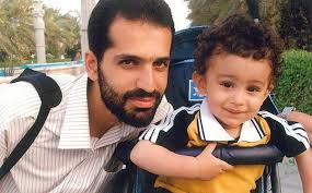 همشهری آنلاین - تصاویر جدید از شهید مصطفی احمدی روشن و فرزند خردسالش